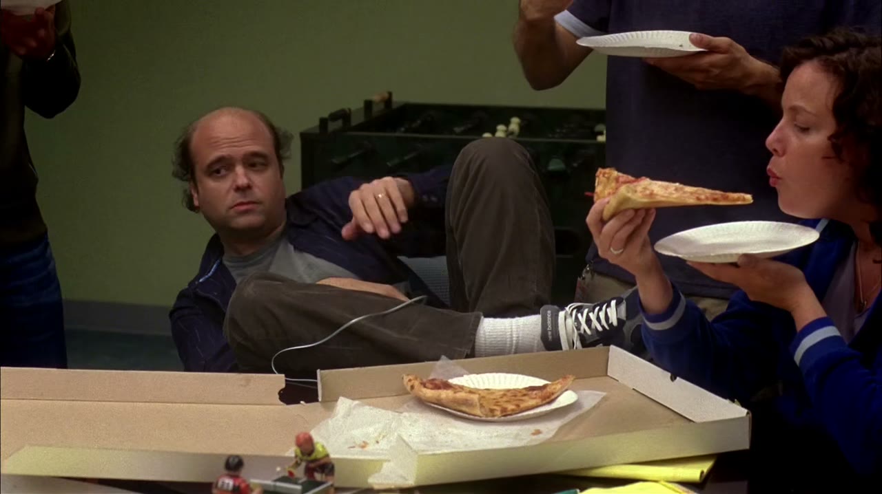 - Hey, they didn't bring any sodas. - I'll call Kenneth.
