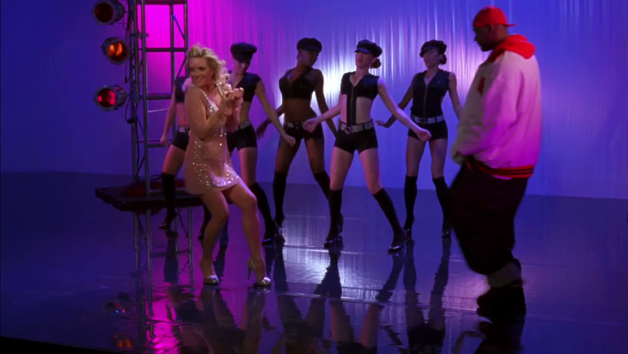 ♪ The boys all want my cake for free ♪