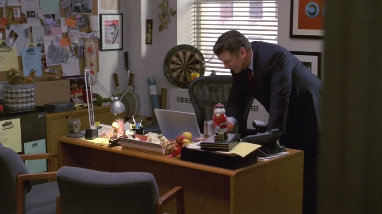 Lemon, come here. You've got to see this.