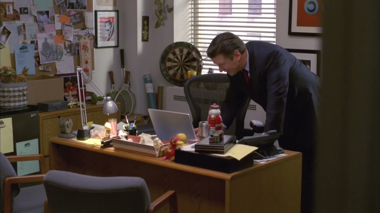 Lemon, come here. You've got to see this.