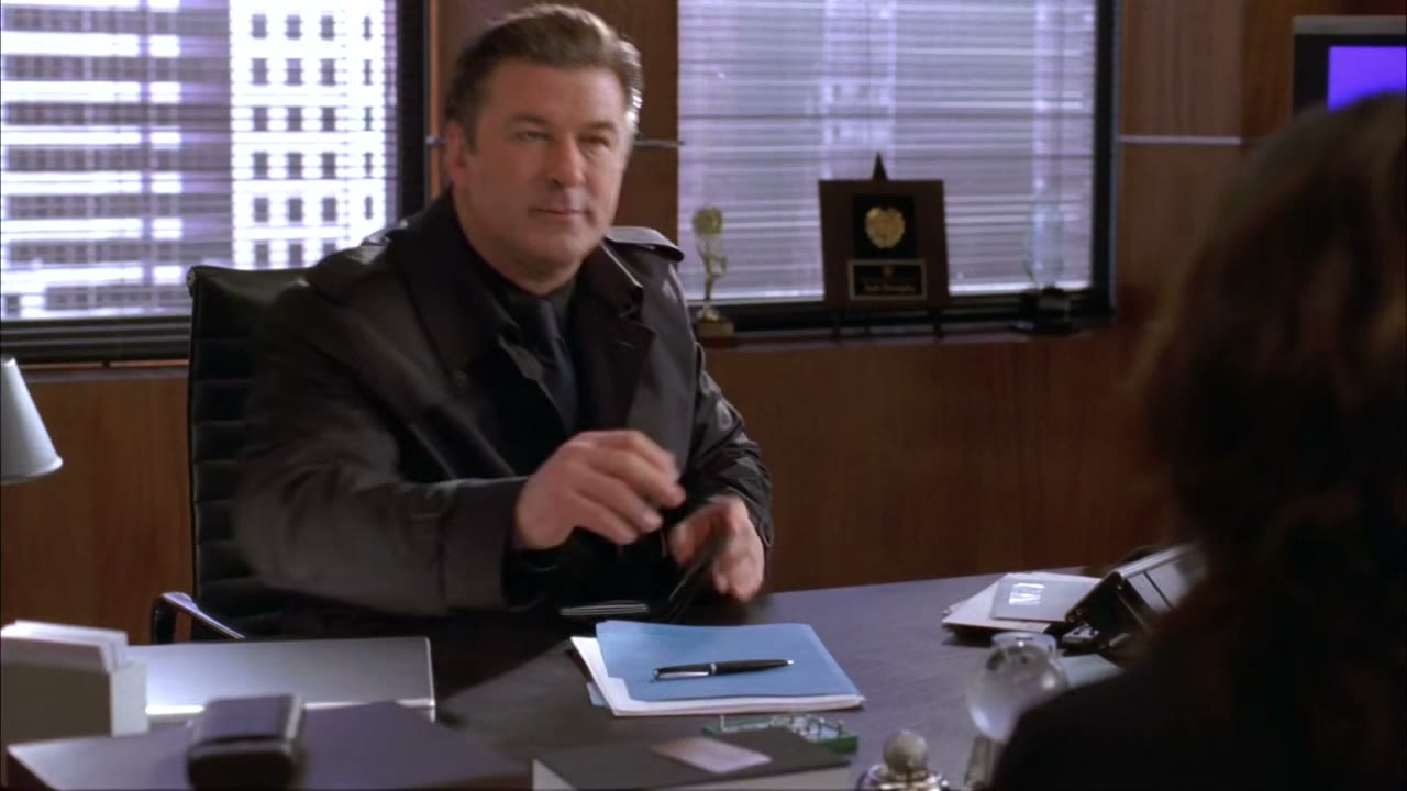 - Take my gold card. - Oh, it's heavy.