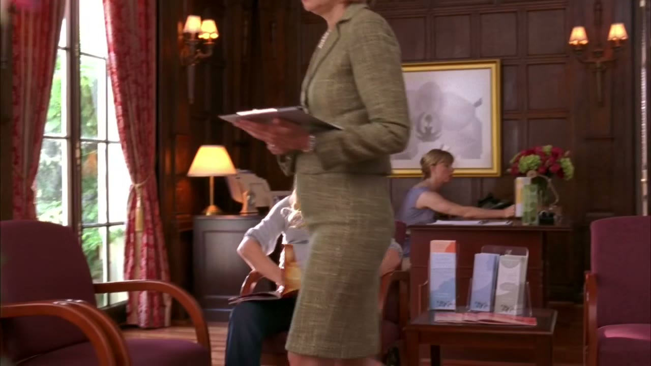 Curvy & Proud Jenna Maroney takes a bite out of life!