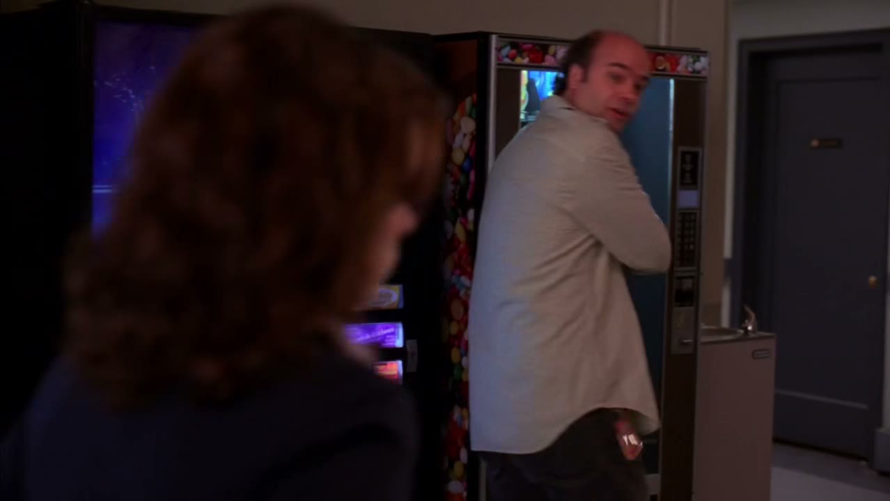 Ooh, a dangler! Liz, I'm gonna get free food.