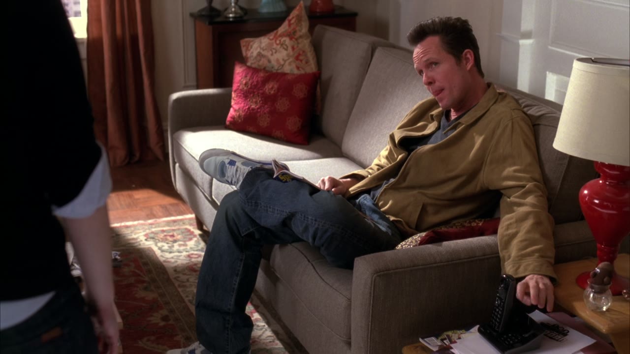 [Answering machine beeps]