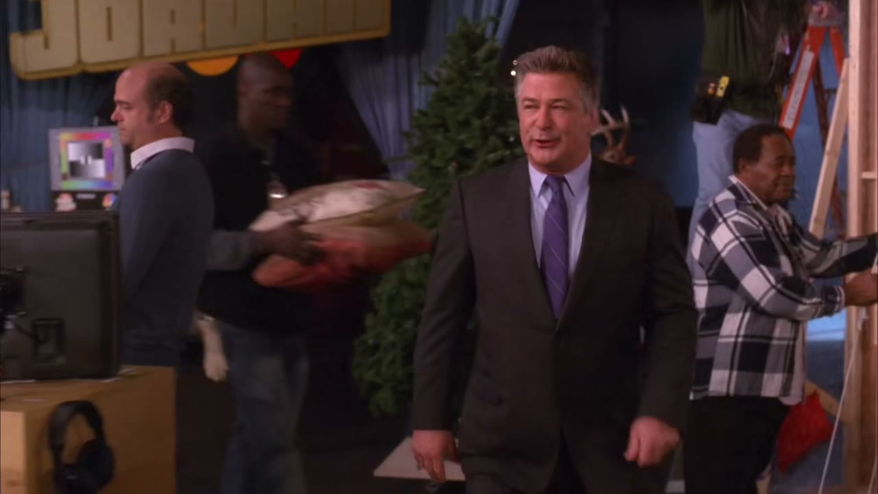 Ah, my little elves at work. Looking good, gang, looking good.