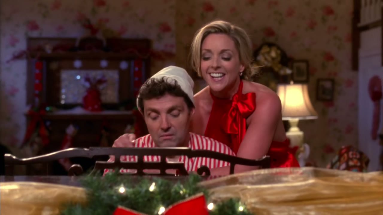 ♪ Everybody knows a turkey and some mistle toe ♪