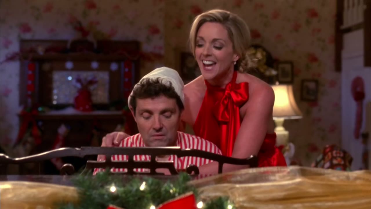 ♪ Everybody knows a turkey and some mistle toe ♪