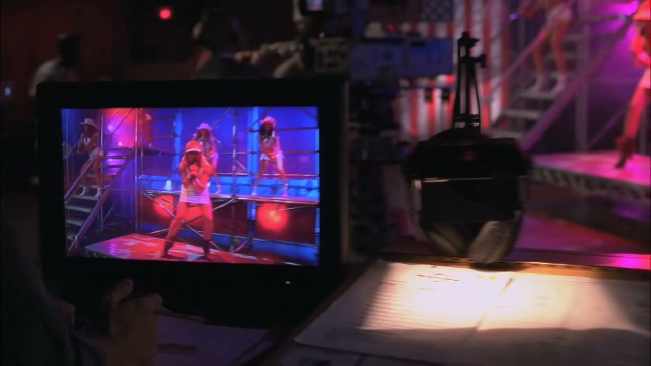 ♪ It's tennis night in America ♪