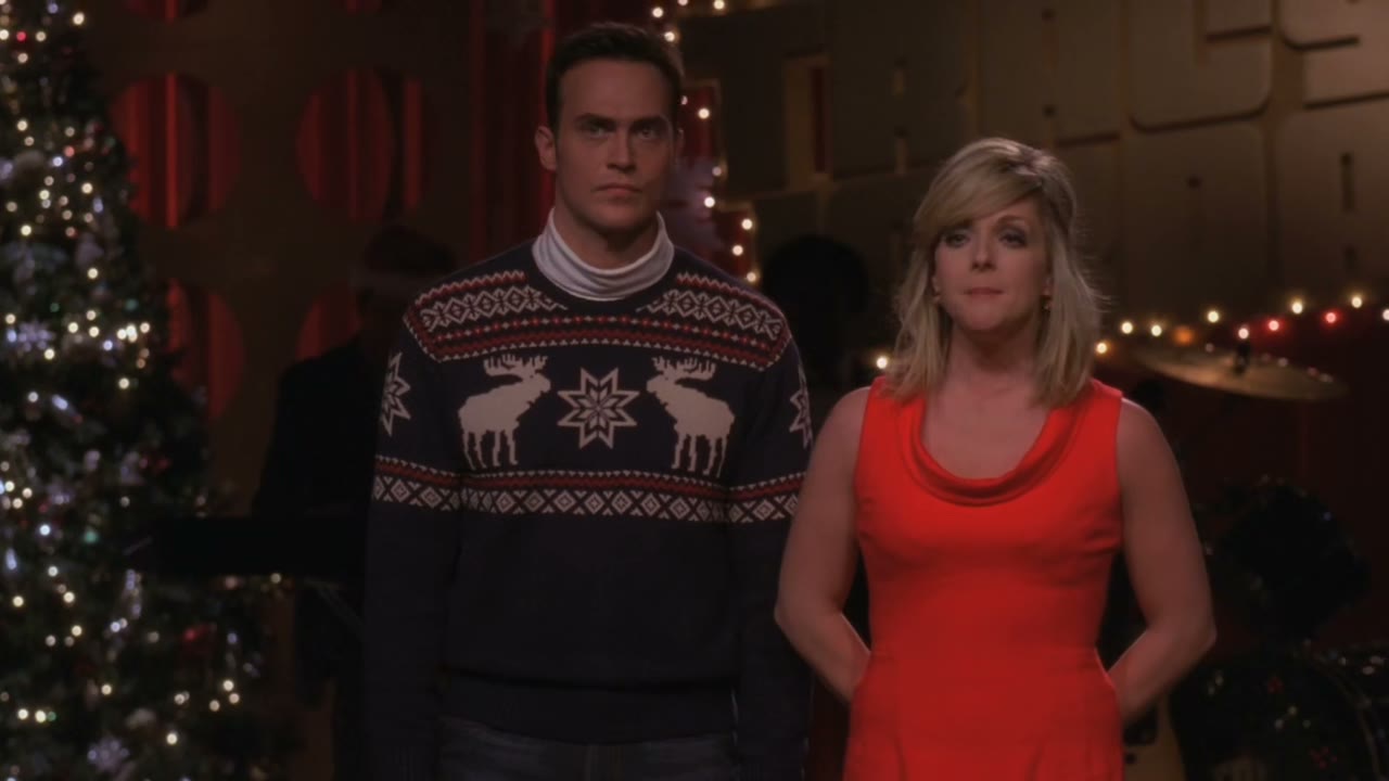 ♪ Candles gleaming inside ♪
