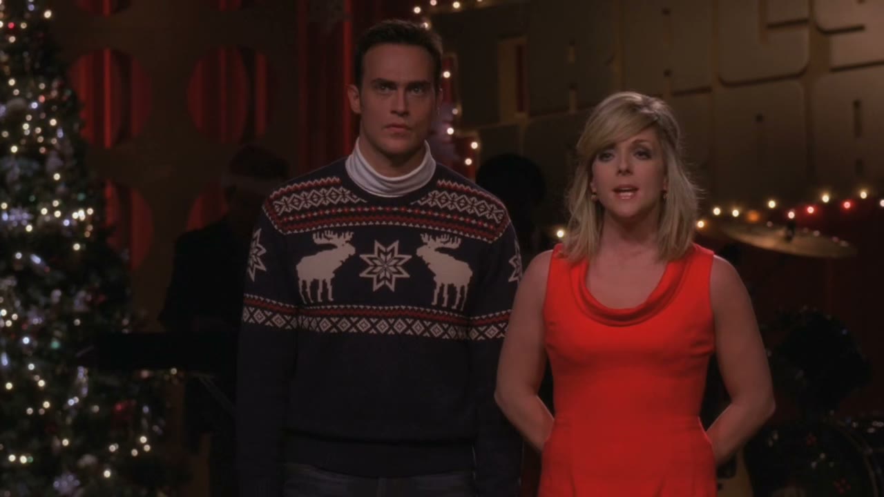 ♪ Candles gleaming inside ♪