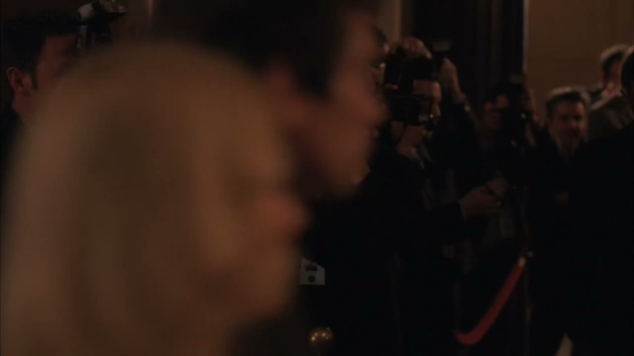 Come on, let's do the red carpet together.