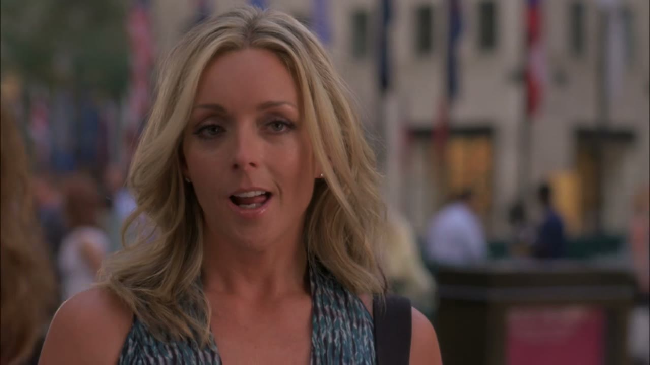 And never closes her mouth fully--