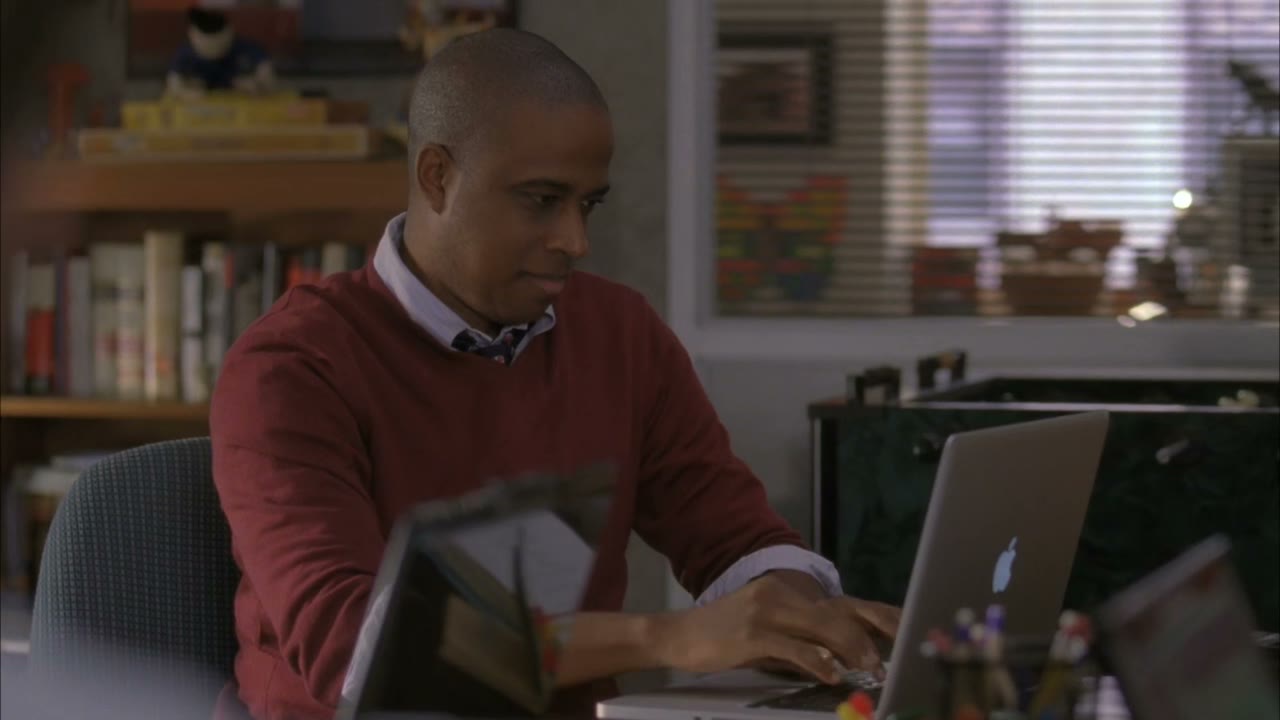 - [Jack's voice] obama is very presidential.
