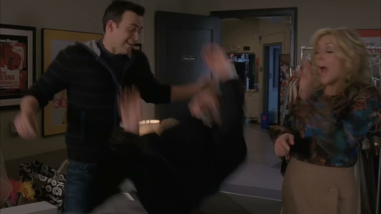 All: AAH!