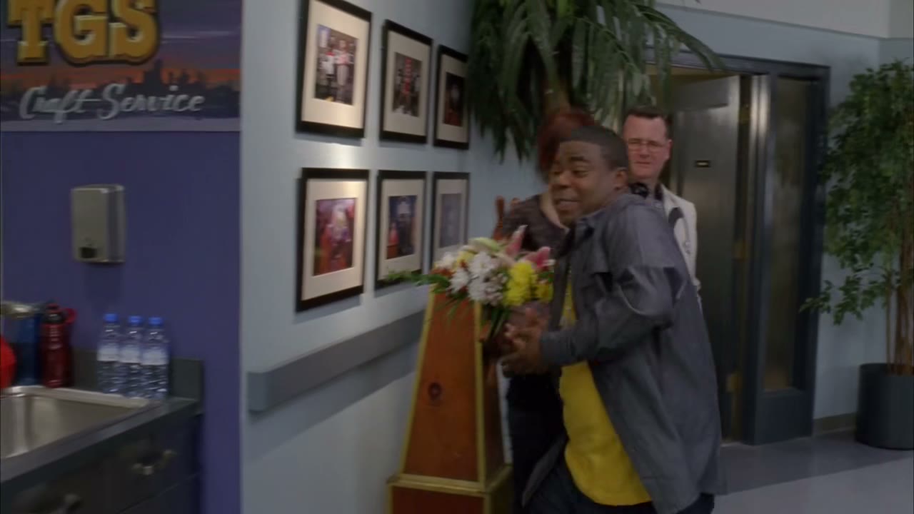 ♪ Powders and flowers and spicy clam chowders ♪