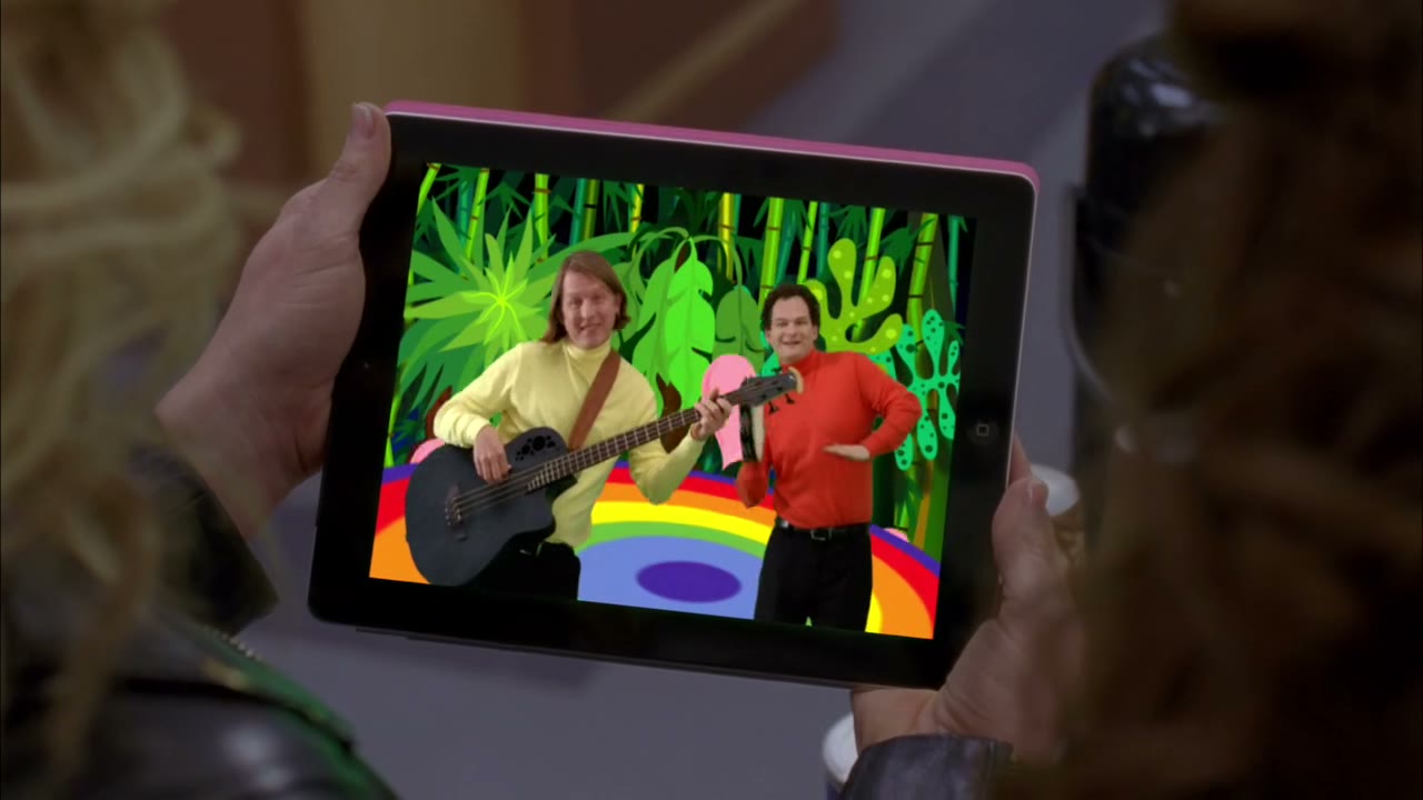 ♪ I love my friends, bananas are yellow ♪